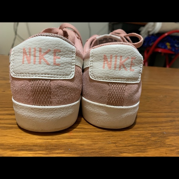 Women’s Nike sneakers - Picture 2 of 3